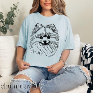 Camisa personalizada de Pomerania, Comfort Colors®, camiseta personalizada para mamá de perro Pom, camiseta con arte lineal para mamá de perro, camiseta minimalista para amantes de los perros Chambray