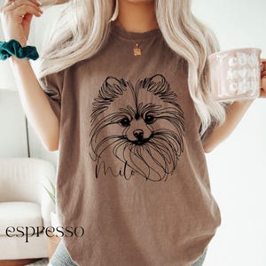 Camisa personalizada de Pomerania, Comfort Colors®, camiseta personalizada para mamá de perro Pom, camiseta con arte lineal para mamá de perro, camiseta minimalista para amantes de los perros Espresso