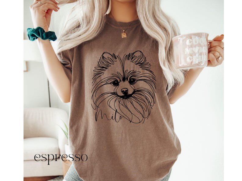 Camisa personalizada de Pomerania, Comfort Colors®, camiseta personalizada para mamá de perro Pom, camiseta con arte lineal para mamá de perro, camiseta minimalista para amantes de los perros Espresso