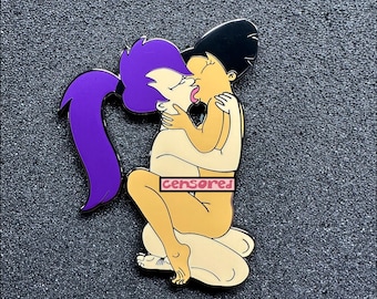 Leela Kissing Amy Futurama Waifu Lewd Pin