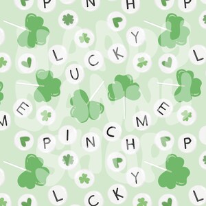Puede incluir: Un patrón sin costuras verde y blanco con tréboles, corazones y letras que deletrean "LUCKY" y "PINCH ME".