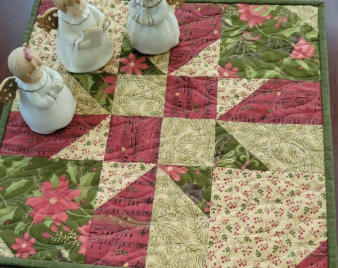 Christmas Classics Quilted Table Topper NCU0NTD305