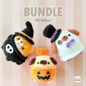Può includere: Un set di tre peluche di cani all'uncinetto con costumi di Halloween. Uno è una strega, un altro un fantasma e il terzo una zucca. Il cane strega indossa un cappello nero e un mantello con un teschio. Il cane fantasma indossa un cappello a cilindro e un papillon.