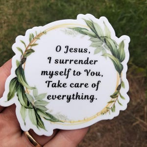 Adesivo de Oração de Rendição | 76 mm x 72 mm | Adesivos Católicos de Vinil | Lembrete de Oração | Motivacional | Adesivo para Telefone | Ideias para Presentes | Maternidade