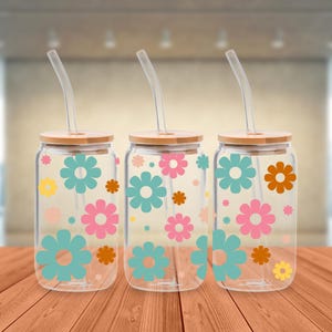 Daisy Boho Retro Flowers 16oz Glass Soda Can Reusable Cup with Bamboo Top and Glass Straw Glass Beer Can Cup Iced Coffee Cup Gift for Her