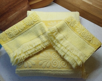 Vintage Cannon Yellow Santa Cruz Sculpted Towel Set 4 Piece Set Made in USA