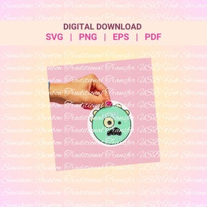 Op de afbeelding: Een digitale downloadafbeelding met een cartoon monster sticker in groen, zwart en wit. De sticker wordt door een hand tegen een roze achtergrond gehouden. Tekst bevat "DIGITALE DOWNLOAD" en bestandstype opties.