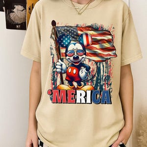 Maglietta Merica Mouse / Maglietta divertente in stile patriottico Disney / Maglietta vintage con bandiera USA invecchiata del 4 luglio / Maglietta con grafica Cartoon America DS38-3