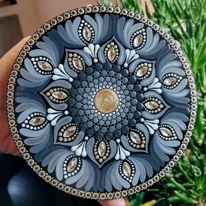 Grijs verloop en gouden mandalaschilderij met strassteentjes op 6 inch x 1/2 inch diep houten MDF-plaat / origineel mandalaschilderij / zenkunst