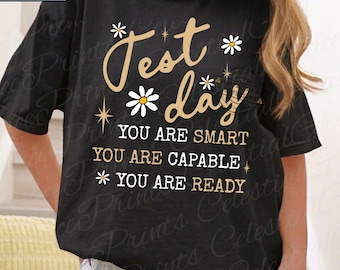 Journée test PNG | Design de T-shirt Journée d'examen des enseignants | Graphique d'encouragement scolaire | Téléchargement numérique Daisy Teacher ORIGINAL