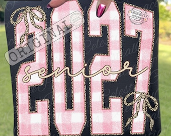 Vichy rose senior 2027 PNG, coquette promotion 2027 Clipart, téléchargement numérique de l'obtention du diplôme BCBG, chemise senior universitaire Design ORIGINAL