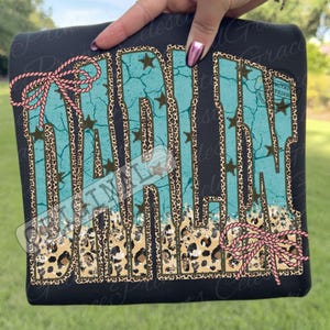 Western Leopard Darlin PNG, Kokieteryjny wzór kowbojki, Wzór Preppy Mom, Niebieska patyna Darlin PNG, Oryginalny wzór Darlin
