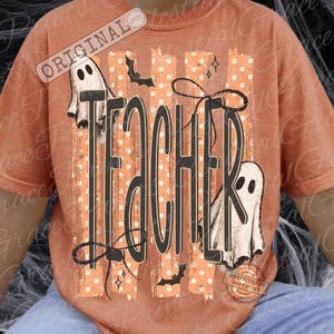 Fantasma de profesor de Halloween PNG, Diseño de camiseta de profesora espeluznante coqueta PNG, Sublimación de profesora fantasma a rayas ORIGINAL No copiar imagen 4