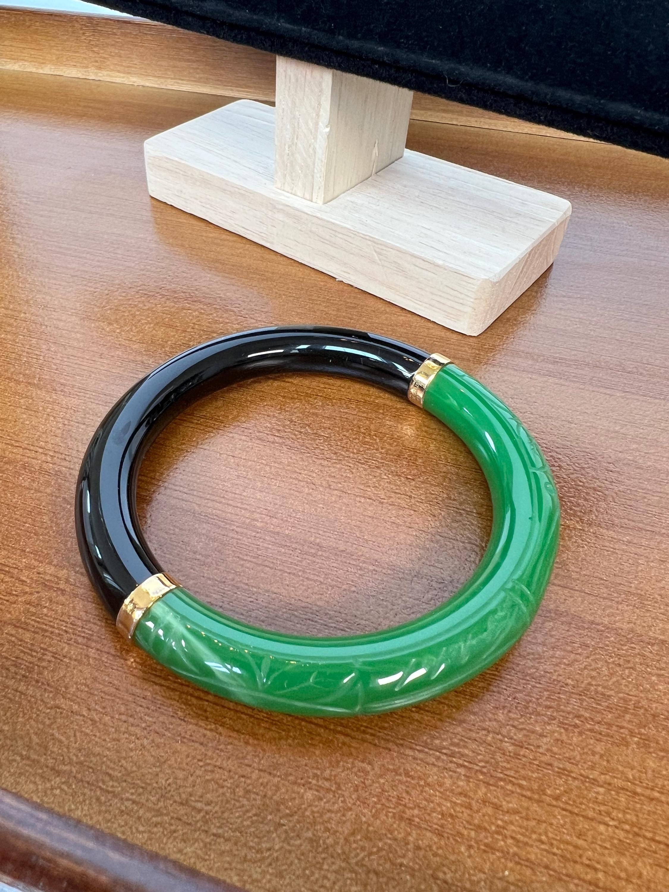 アクセサリー 1970s GIVENCHY RESIN BANGLE Vintage Givenchy 1970s Carved Faux Jade and Black Lucite