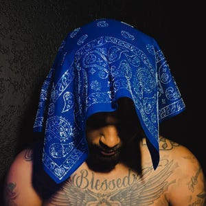 Bandana "Bussdana" SIN LISTA: Tejido de calidad, estilo versátil.