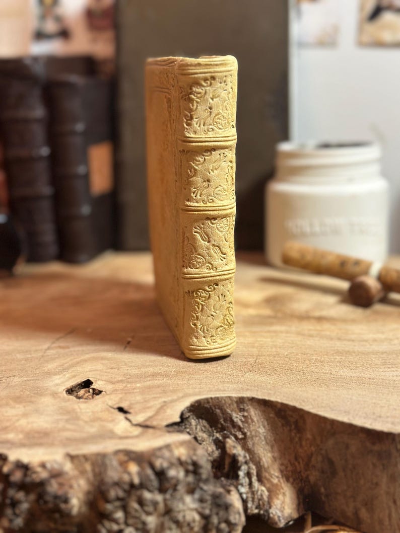 Coliseu | Diário artesanal | Diário encadernado em couro | Diário com detalhes em ouro 24k | Diário com capa medieval imagem 4