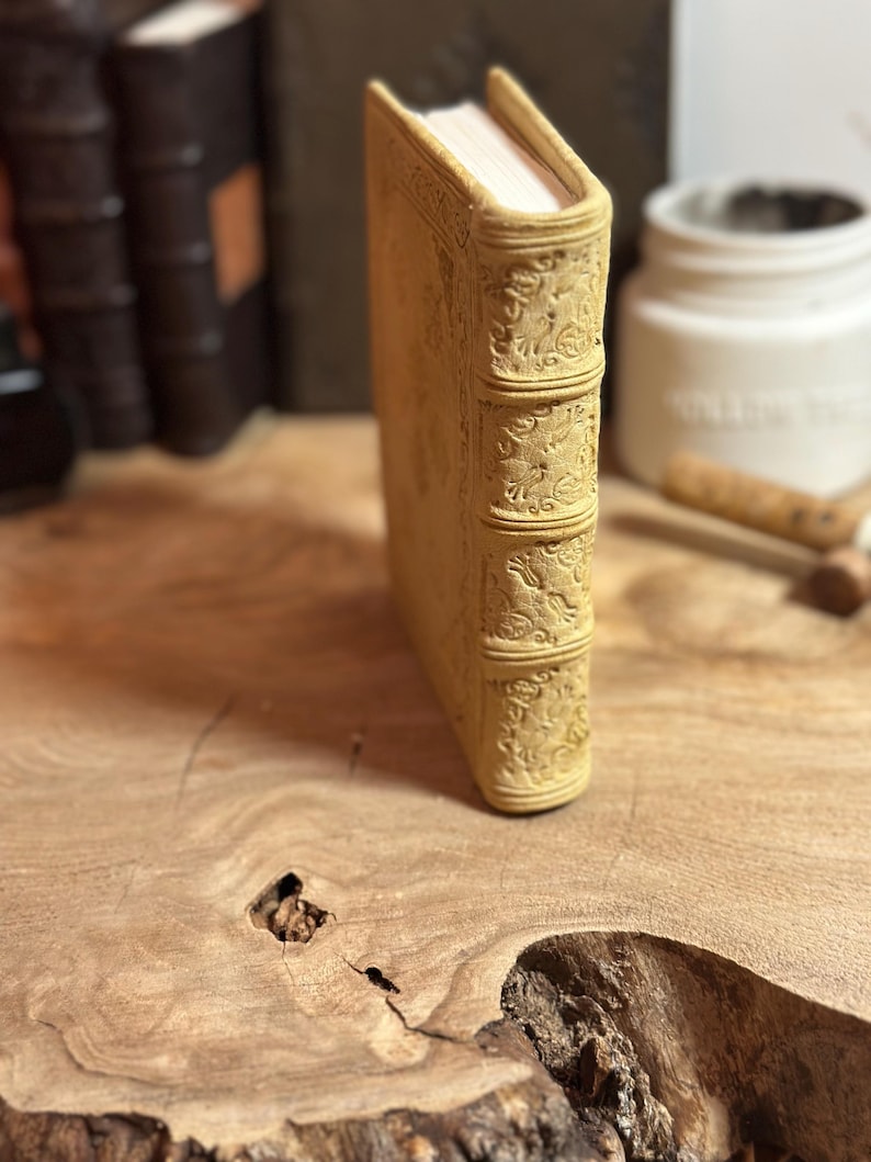 Coliseu | Diário artesanal | Diário encadernado em couro | Diário com detalhes em ouro 24k | Diário com capa medieval imagem 8
