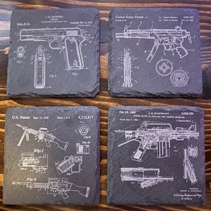 Set van 4 lasergegraveerde onderzetters van leisteen met pistoolgepatenteerd artwork (pistoolcadeaus, cadeaus voor vader, cadeaus voor jongens, vaderdagcadeau)