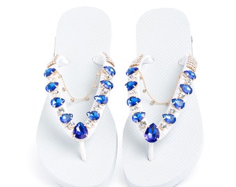 Flurrty zomer casual teenslippers strandsandalen - 6-10 maten witte platte sandalen met glanzende blauwe strassteentjes - Búzios
