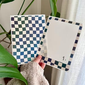 Funda de Kindle a cuadros / Funda de vinilo para Kindle / Calcomanía para Kindle / Accesorio para Kindle / Fundas para Kindle Paperwhite / Pegatinas para Kindle / Regalo para amantes de los libros