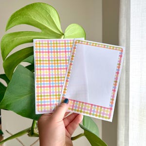 Funda Kindle de cuadros primaverales / Cubierta Kindle de cuadros pastel / Decoración Kindle estilo cottagecore / Calcomanía de cuadros coloridos / Accesorio Kindle / Regalo para lectores