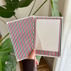 Weihnachtsstreifen Kindle Hülle | Zuckerstange-Vinyl-Aufkleber | Kindle Zubehör | Festliche Feiertage Kindle Paperwhite Hülle | Gemütliches Buchliebhaber Geschenk