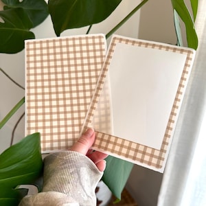 Funda para Kindle con diseño de cuadros neutros / Funda minimalista para Kindle / Funda estética para Kindle / Accesorio para Kindle / Fundas para Kindle Paperwhite / Regalo para amantes de los libros