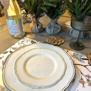 White & Gold Plastic Dinner Plates Disposable Wedding Tableware Blush Dinnerware for Party or Elegant Event