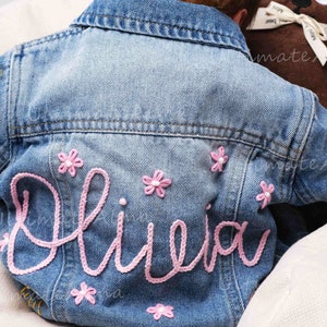 Benutzerdefinierte Jeansjacke: Personalisierte Jacke mit Namen für Kleinkinder und Babys für einzigartige individuelle Babykleidung, ideales Geschenk und Ankündigung zur Babyparty Bild 2