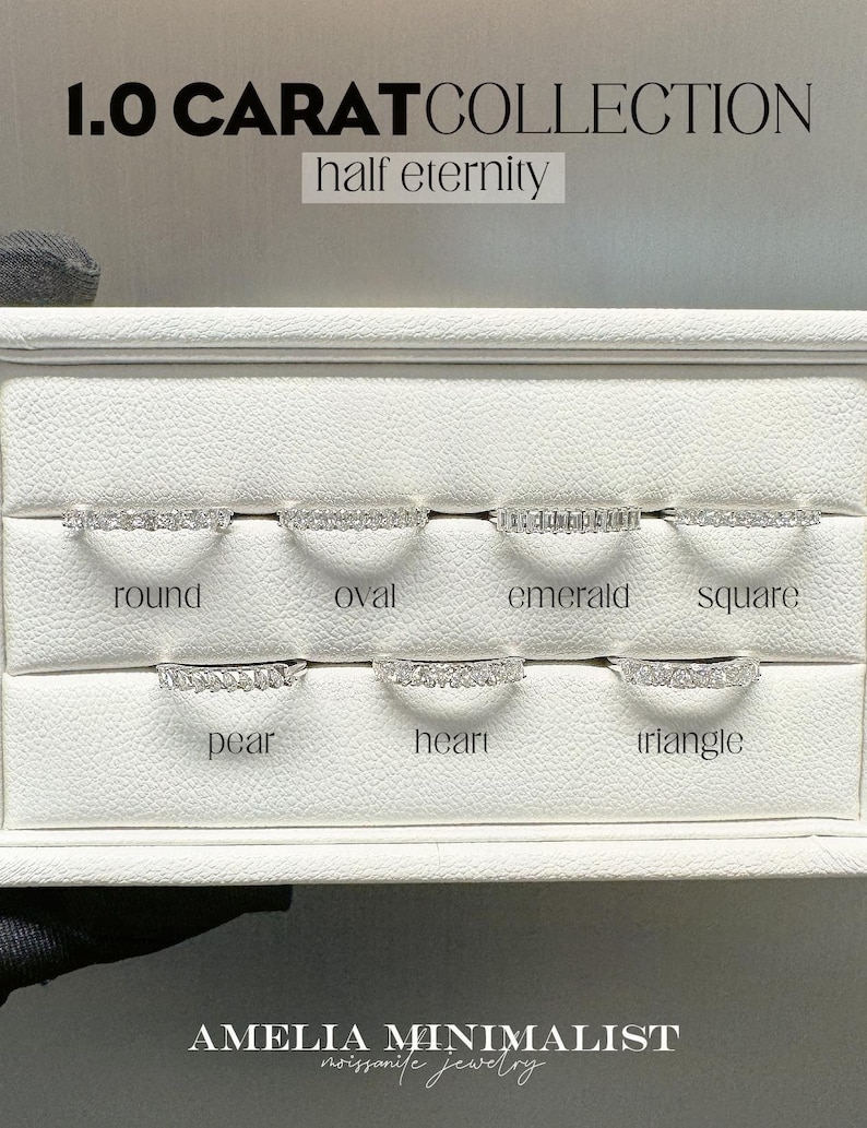 K&ouml;nnte beinhalten: Eine Auswahl an 1,0 Karat Halb-Eternity-Ringen in verschiedenen Formen, darunter rund, oval, Smaragd, quadratisch, Birne, Herz und Dreieck. Die Ringe sind in Silber gefasst und mit einer Reihe kleiner Diamanten besetzt.