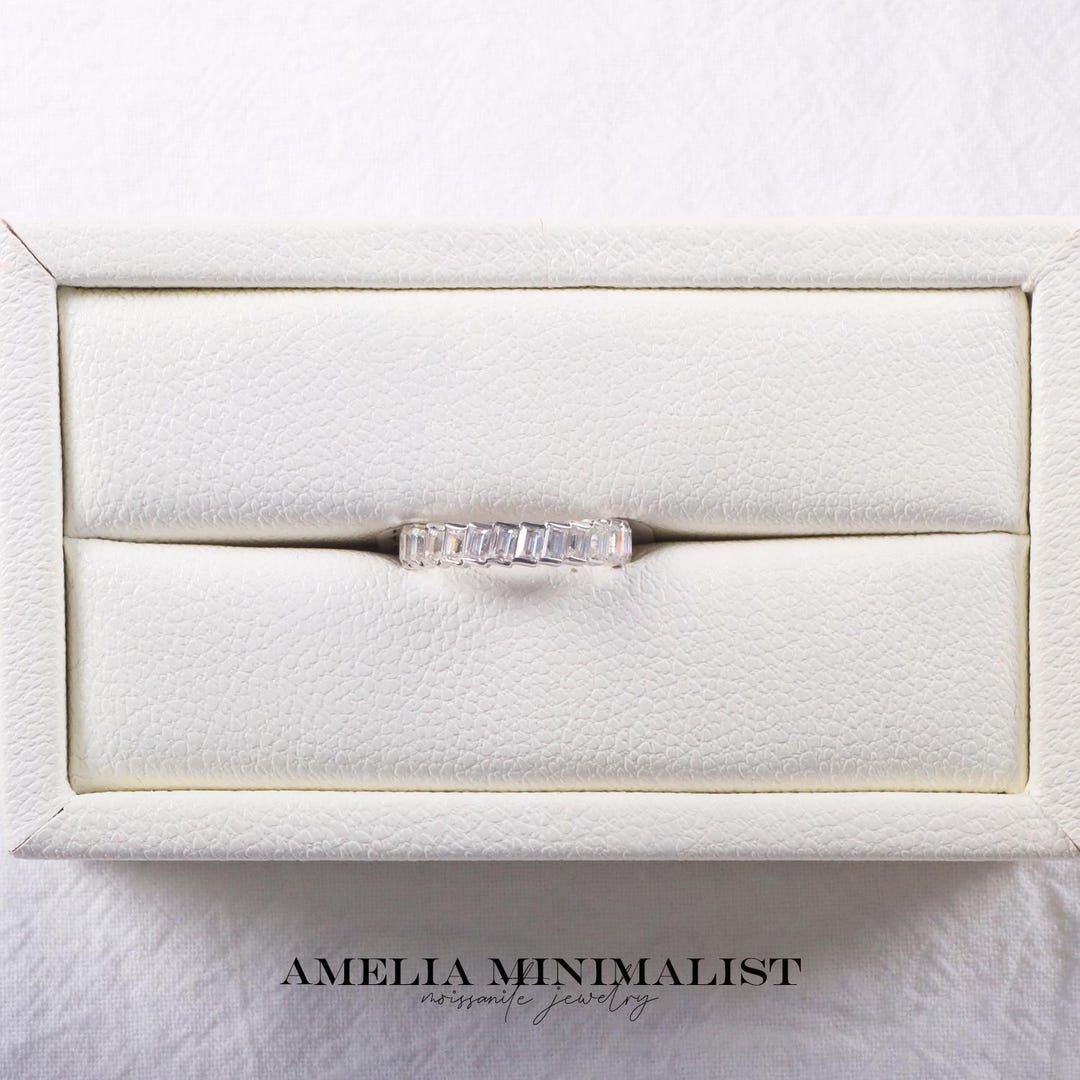 Handmade 18k Gold & 925 Silver Emerald Full Eternity Ring – 1.75ctw Princess Cut – Great Britain
