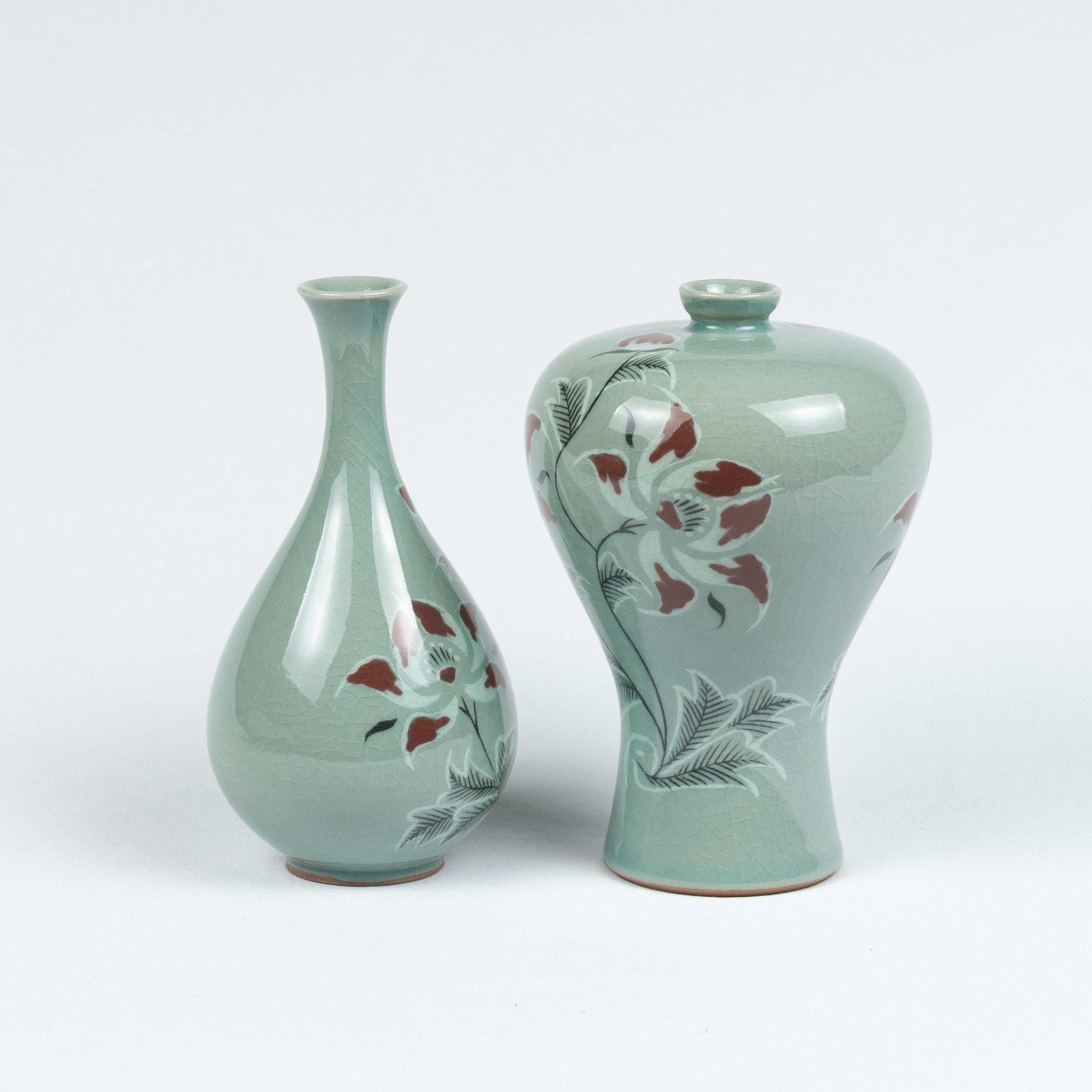 韓国・青磁象嵌1輪瓶・花瓶・未使用品☆常識の範囲の価格交渉ＯＫ☆ 韓国青磁メビョンジュビョン小花瓶切刻赤い花飾りセット 高麗青磁象嵌