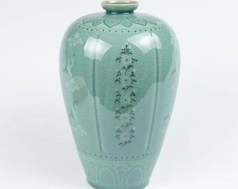 韓国　青磁の花瓶 韓国青磁象嵌菊雲鶴文花瓶 高麗青磁菊雲鶴文花瓶 - Etsy 日本