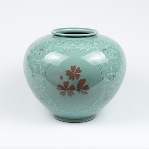 手作りの韓国陶器透かし彫り青磁花瓶 - 菊、高麗、伝統、室内装飾