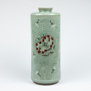 Large Korean Celadon Flower Vase with Inlaid Peony, Fish, Crane and Cloud Decoration 高麗靑磁象嵌牡丹花雲鶴魚文花瓶