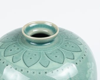 韓国青磁象嵌菊雲鶴文花瓶 高麗青磁菊雲鶴文花瓶 - Etsy 日本
