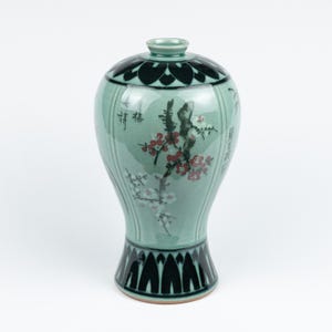 Large Korean Celadon Maebyeong with Inlaid Four Gentlemen Flowers Motif 高麗青磁四君子文梅甁