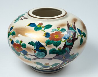 Vintage kutani ware (九谷焼) flower vase / camellia flowers and a