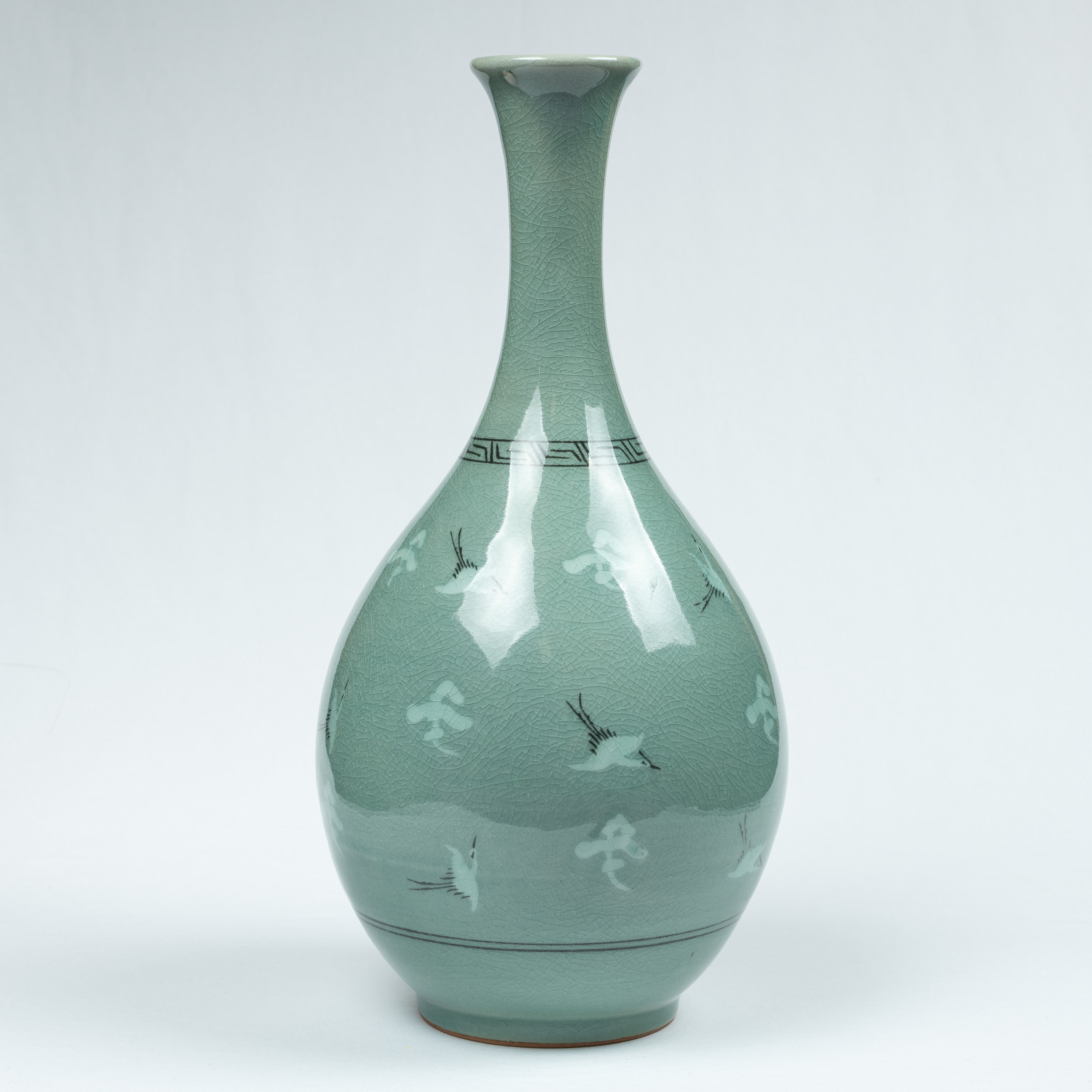 韓国の青磁の花瓶 大型韓国青磁十瓶花瓶鶴雲飾高麗青磁雲鶴文酒甁 - Etsy 日本