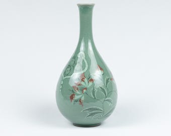 高麗磁器（青磁）花瓶 高麗青磁蓮華唐草文水瓶 文化遺産オンライン