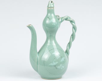 古美術】高麗青磁 象嵌 雲鶴紋 水注 酒器 急須 骨董品 飾壺 青磁 韓国青磁象嵌雲鶴水差し 高麗青磁象嵌雲鶴文瓢形注子 - Etsy 日本