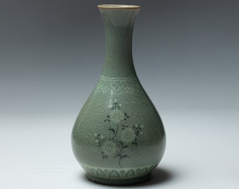 韓国の青磁龍水差し。高麗時代の青磁の典型で、新品同様の状態