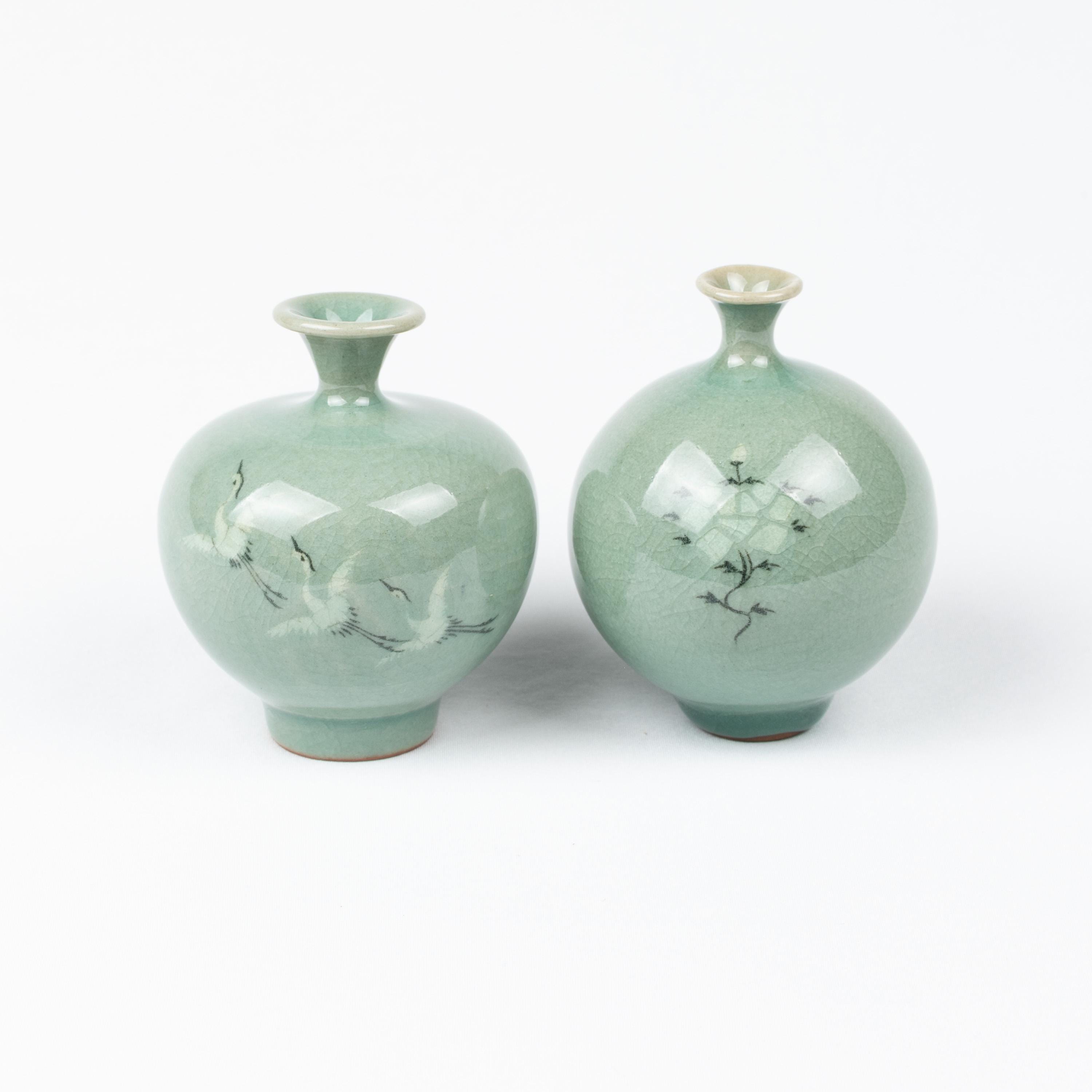 ☆創KOHYA JAPAN／淡い青色の陶器製／6角形バラの模様の花瓶 ☆創KOHYA JAPAN／淡い青色の陶器製／6角形バラの模様の花瓶