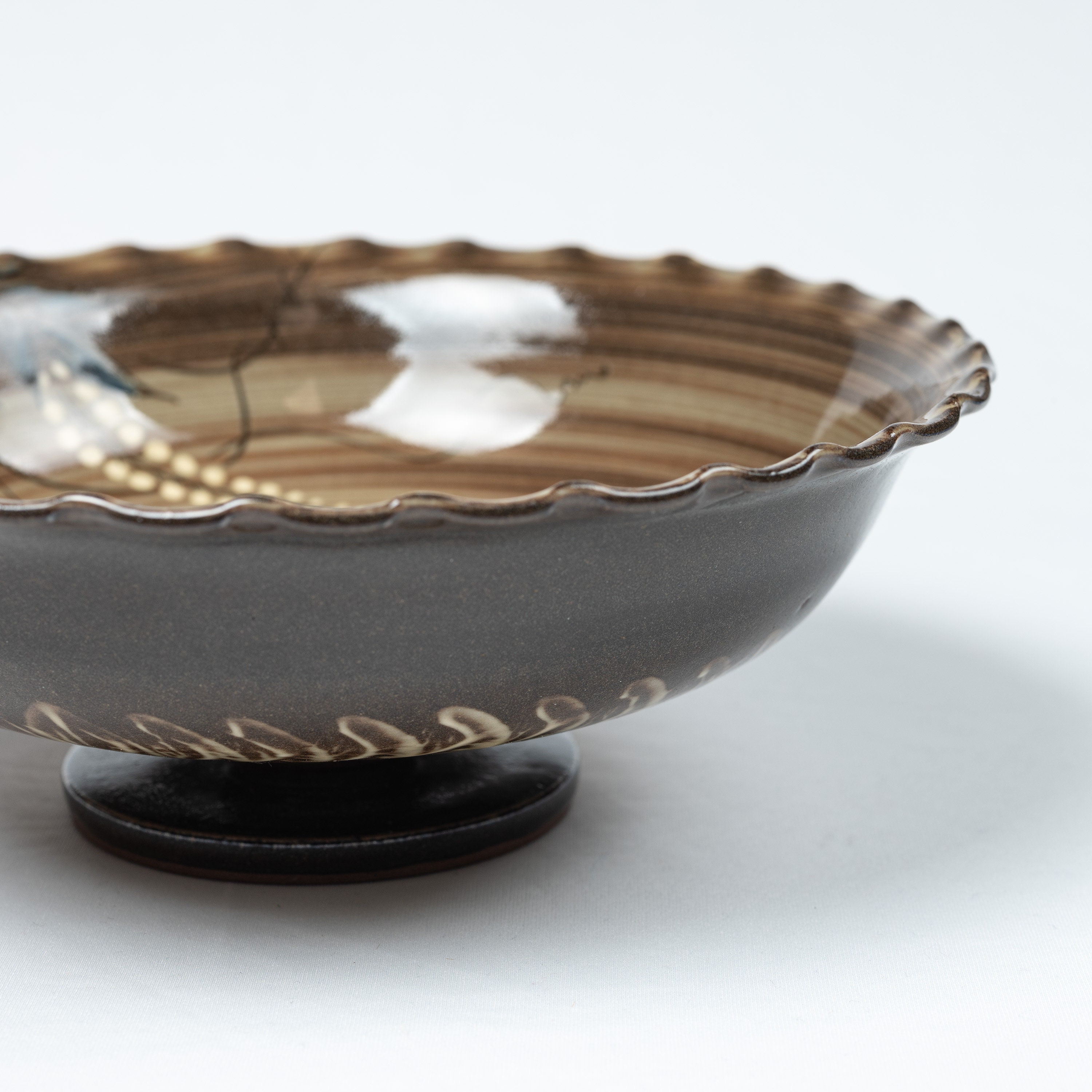 Utsutsugawa Confectionery Dish With Pedestal and Wisteria