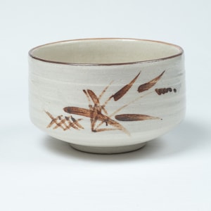 Shino Chawan avec décoration brosse en fer