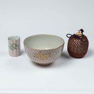 Kutani Matcha Set with Hand-painted Gold and Red Decoration 九谷金彩赤絵網目紋様抹茶道具合わせ