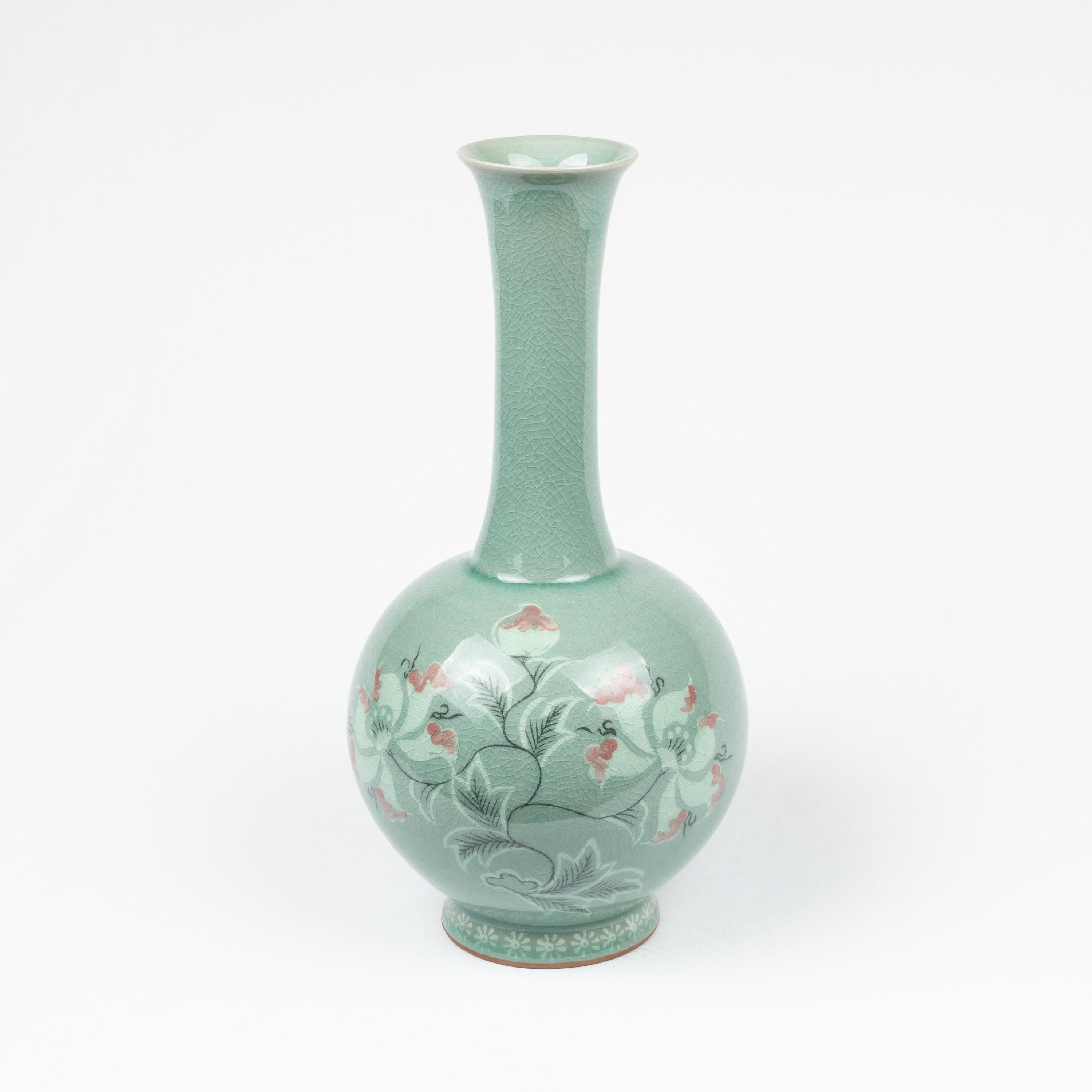 ☆創KOHYA JAPAN／淡い青色の陶器製／6角形バラの模様の花瓶 ☆創KOHYA JAPAN／淡い青色の陶器製／6角形バラの模様の花瓶