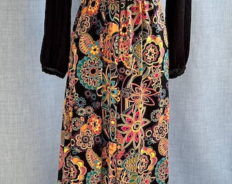 Vintage 1970 Multicoloured Women’s Maxy Dress Size Medium, Au 12-14. Stretch/ Maternity dress. Perfect Condition
