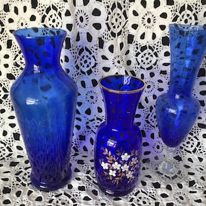 Set of 3 vintage Cobalt Blue Art Glass Bud Vases/ Bohemian Vases - Hand bowl 14-20 cm