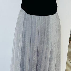 Vintage FREE PEOPLE Light Grey Lace Maxi Skirt Size M pull on & Black Sexy sleeveless Top Boho Style